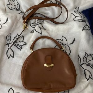 SOLD IN BUNDLE💗 Leather handbag 👜